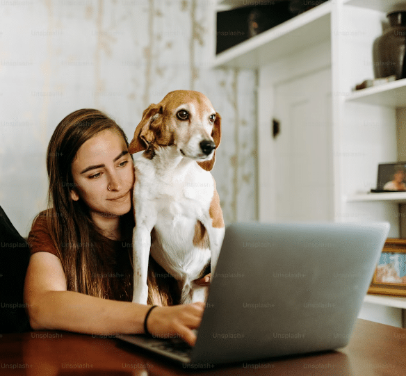 Los beneficios para la salud de trabajar en casa con un perro